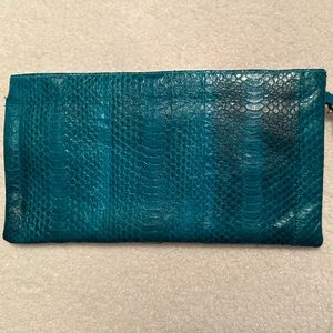 Poupette turquoise skin clutch